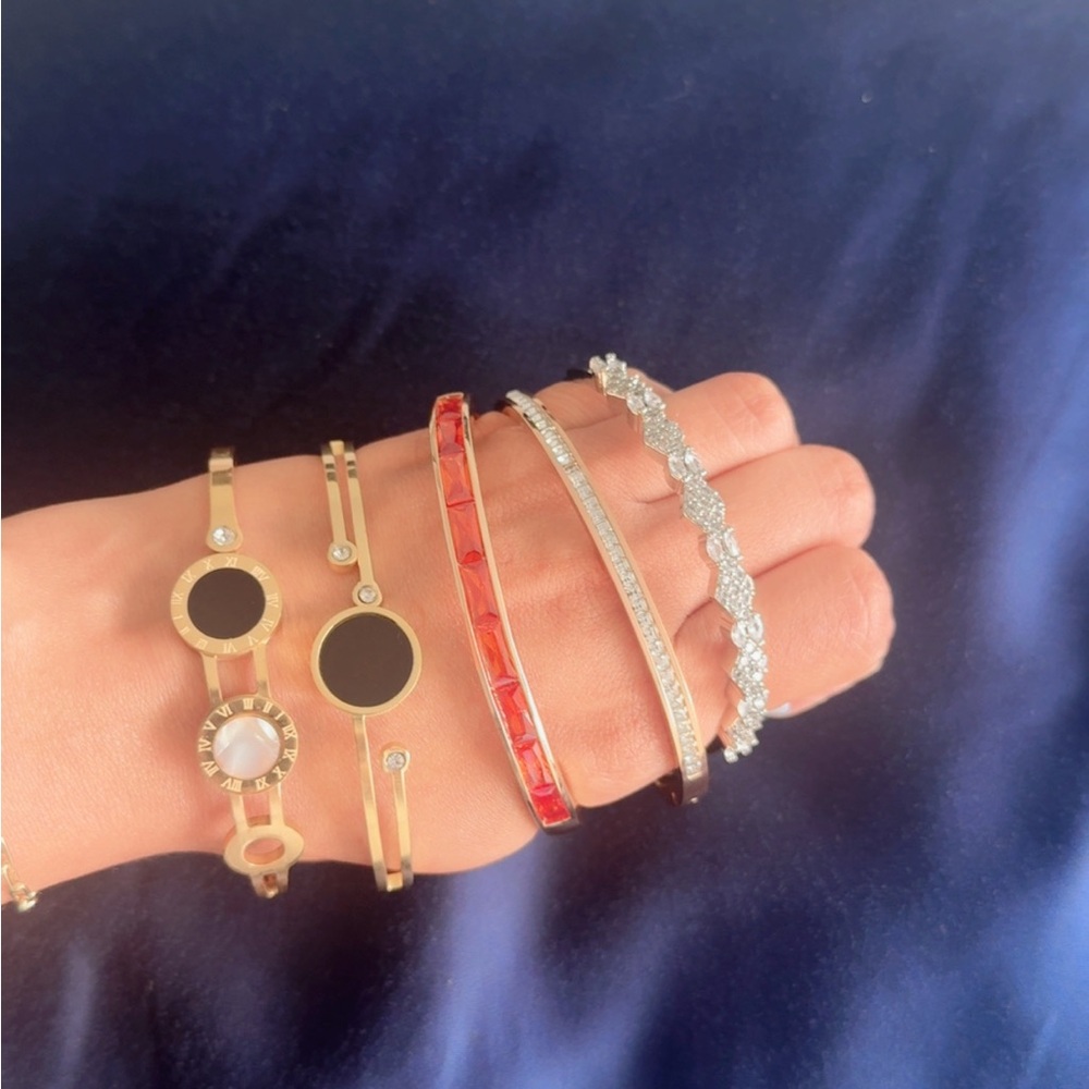 Elegant assorted Women's Bracelets